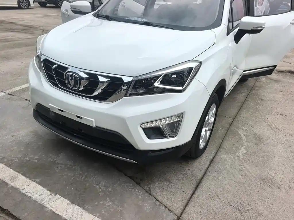 Фото 18 - Changan CS15