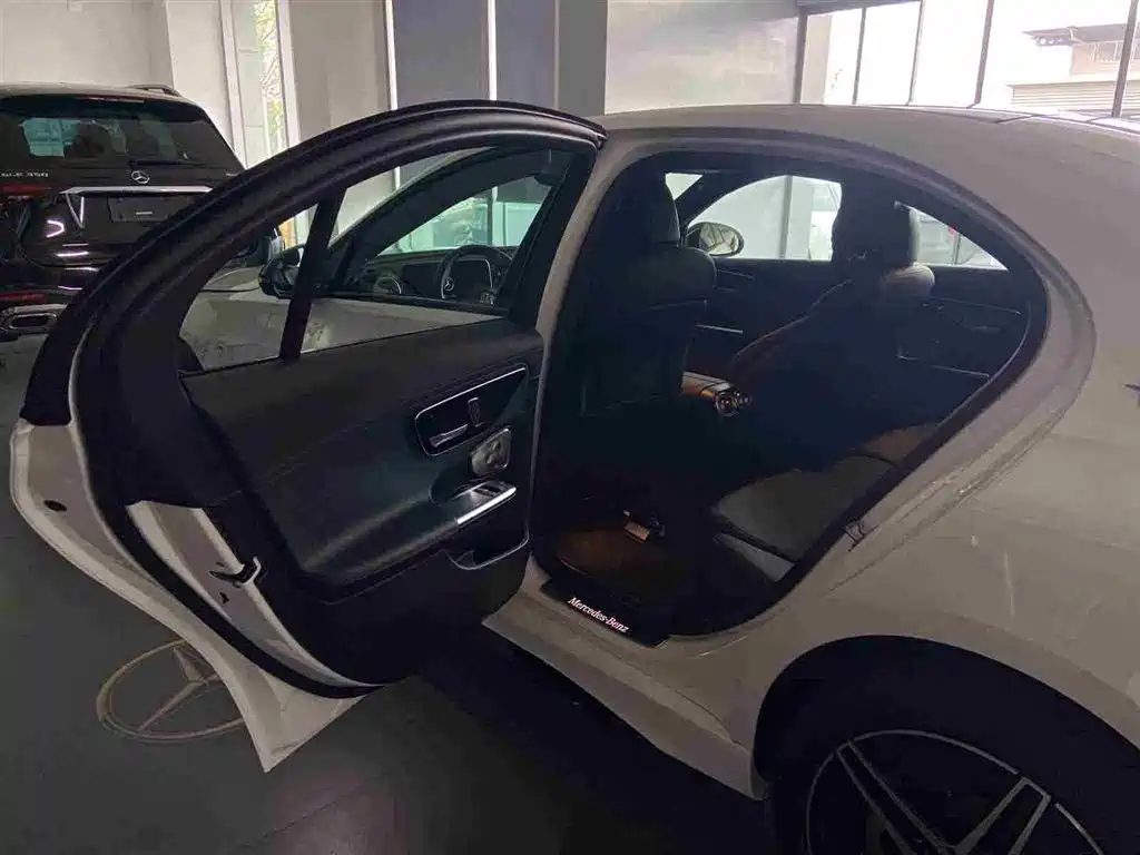 Mercedes-Benz C-Class 2024 C 260 L Night Edition Sport фото 9