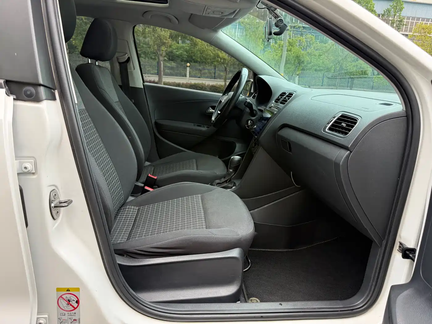 Volkswagen Polo 2016 1.6L Automatic Comfort фото 14