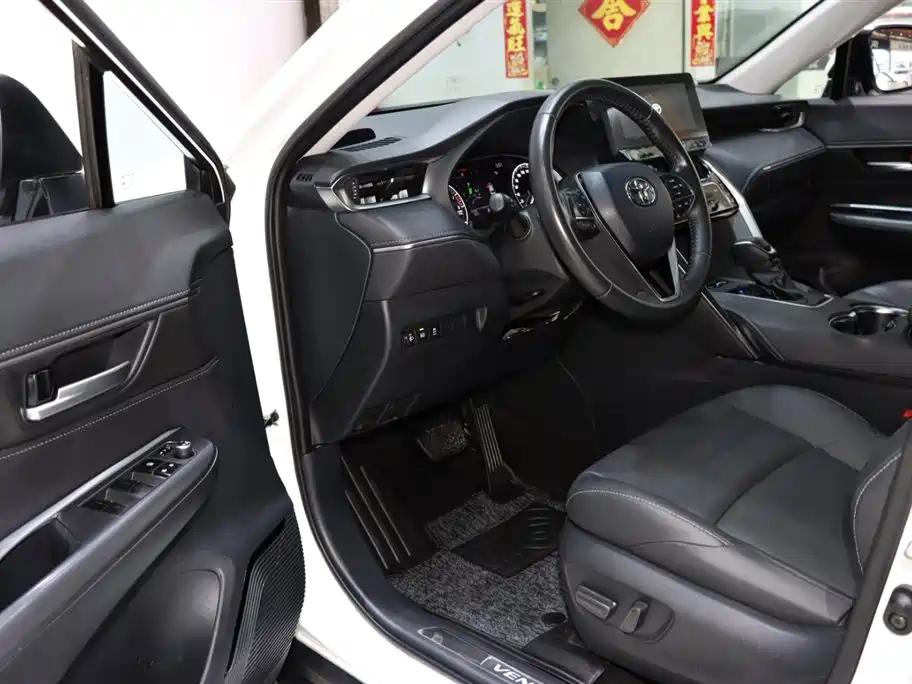 Toyota Venza 2023 2.0L CVT FWD Luxury фото 9