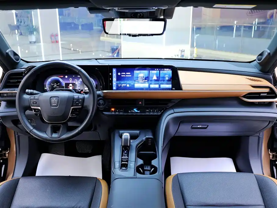 Toyota Crown SportCross 2023 2.4T SportCross HEV AWD Supreme Edition фото 18