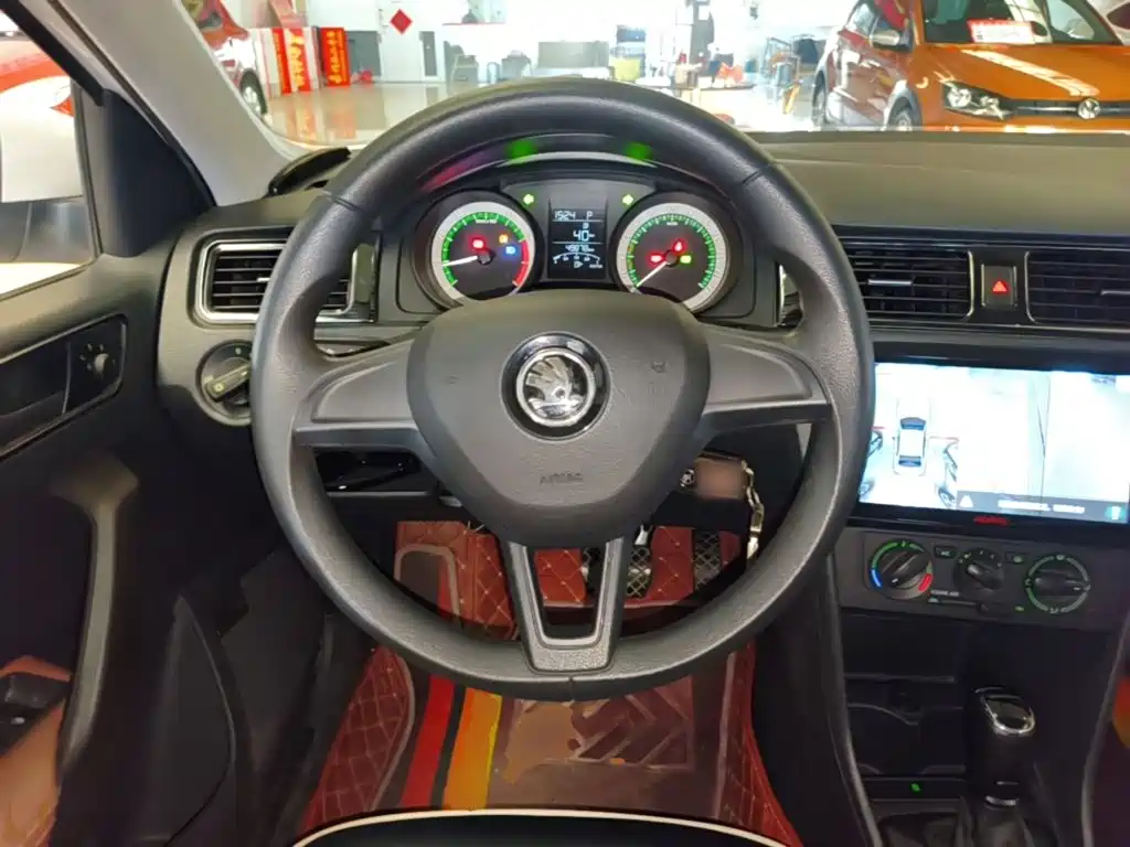 صورة 11 - Škoda Skoda Rapid Spaceback