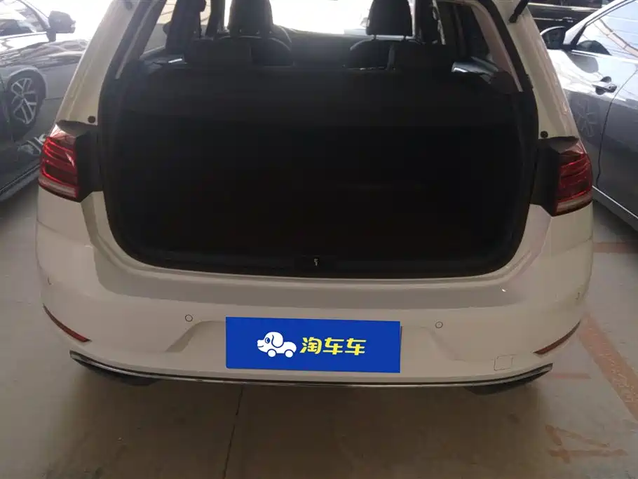 Volkswagen Golf 2020 Beloved Edition 200TSI DSG Comfort фото 4