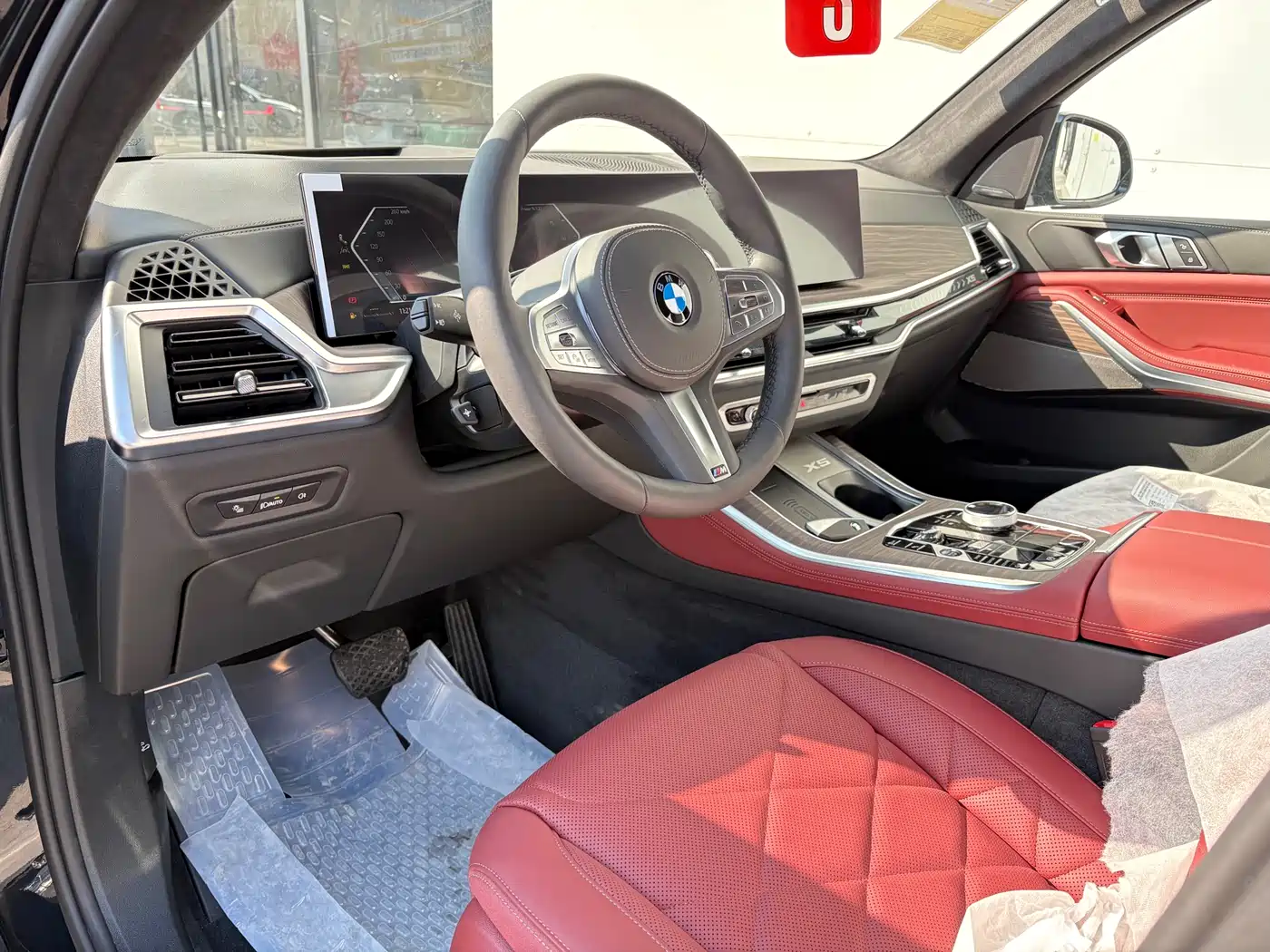 BMW X5 2025 Model xDrive 40Li M Sport Blackout Package фото 3