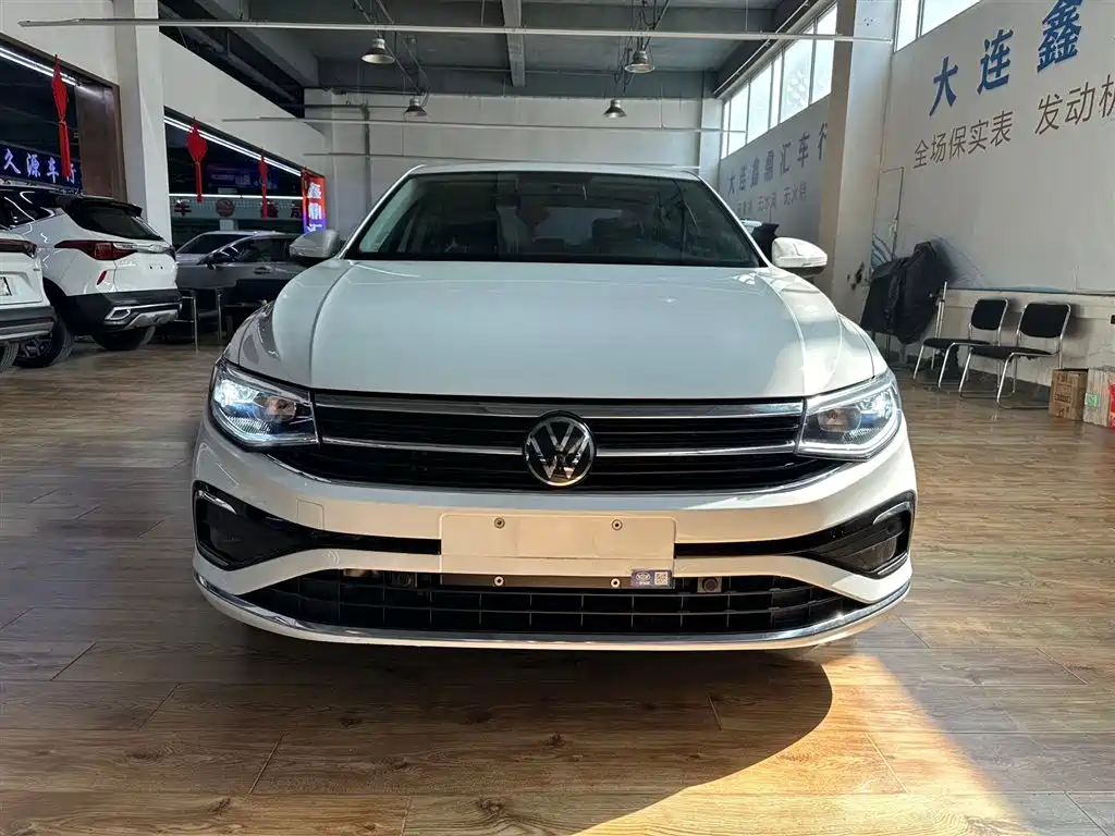VOLKSWAGEN BORA