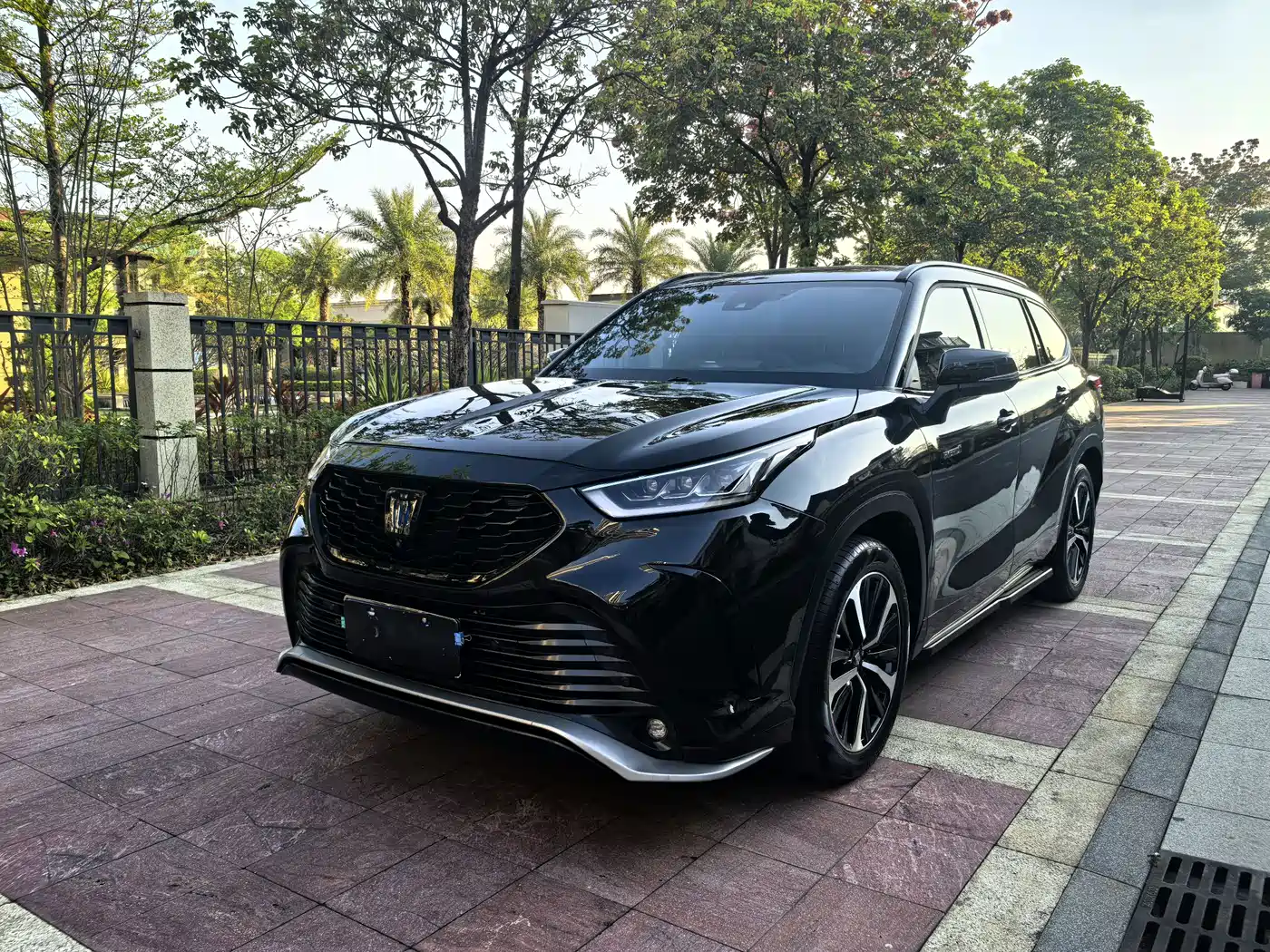 Toyota Crown Kluger 2021 2.5L HEV AWD Flagship Edition фото 2