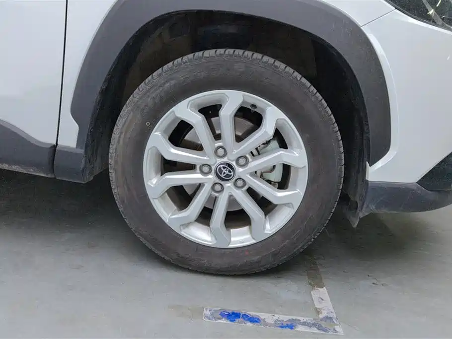 Toyota Frontlander 2024 2.0L CVT Elite Plus Edition фото 6