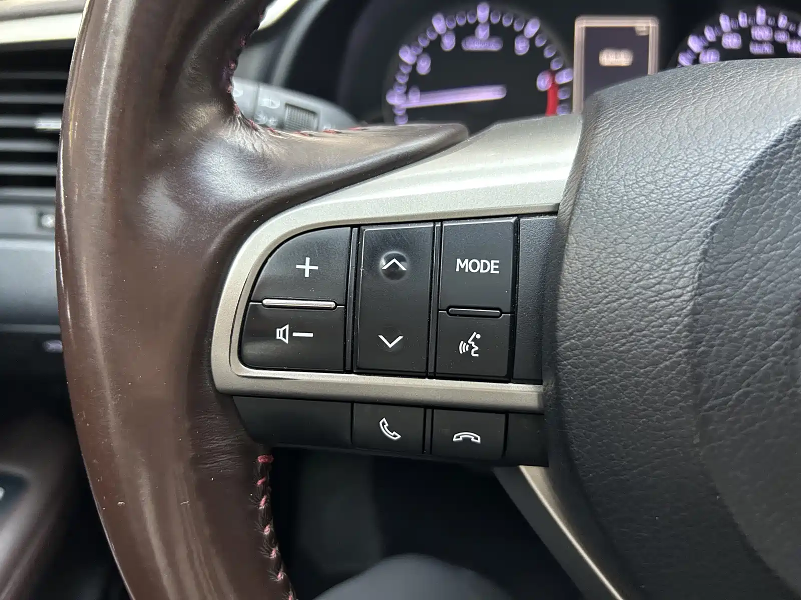 Фото 25 - Lexus RX