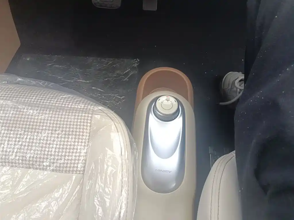 Wuling Motors Hongguang MINIEV 2026 2025 4-Door Advanced