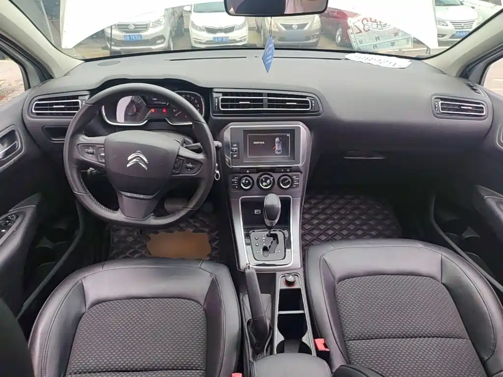 Citroën C4 C-Quatre 2017 2016 1.6L Automatic Luxury Model