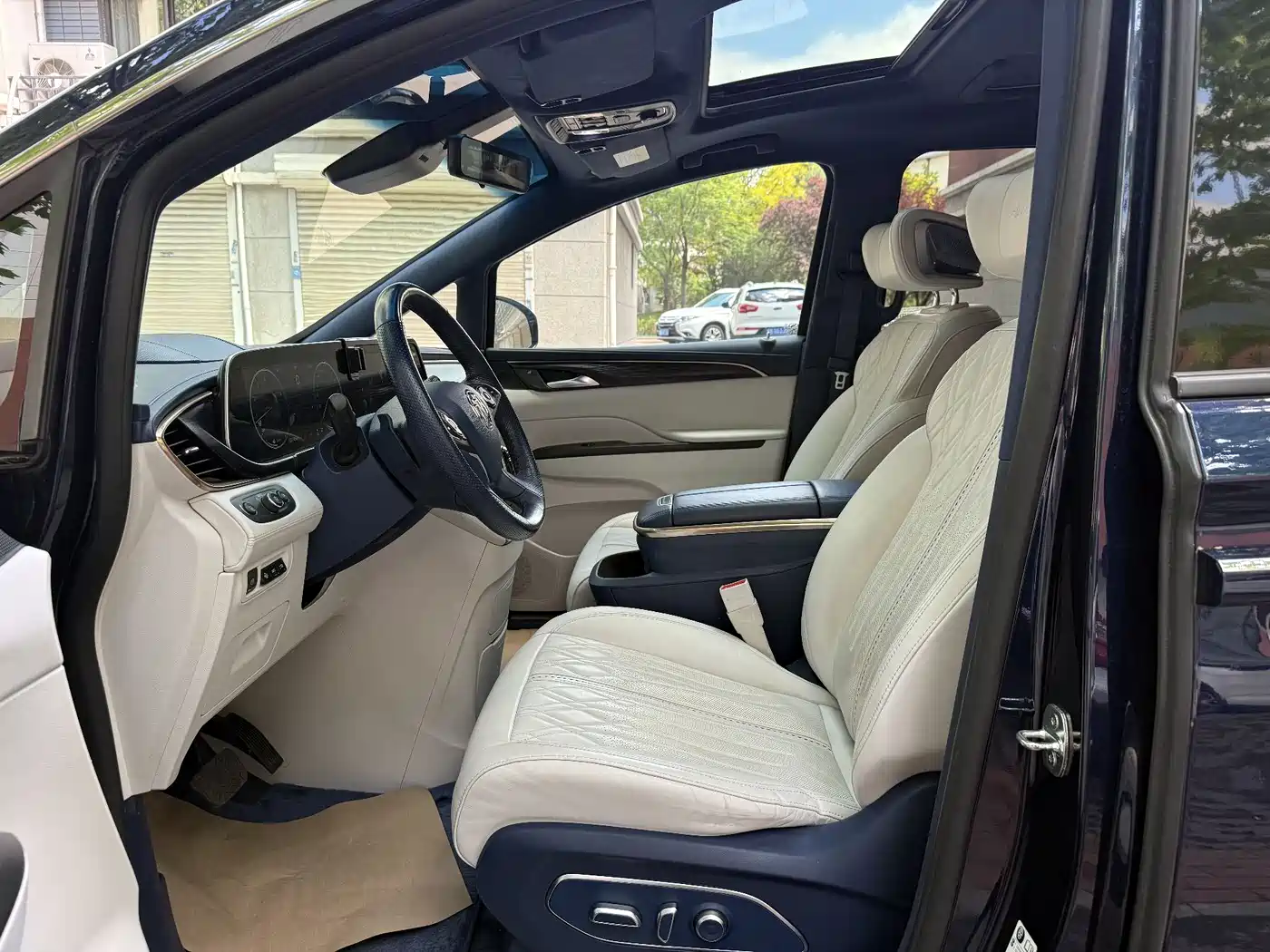 Buick GL8 2022 Avenir 4-Seater Prestige Edition фото 9