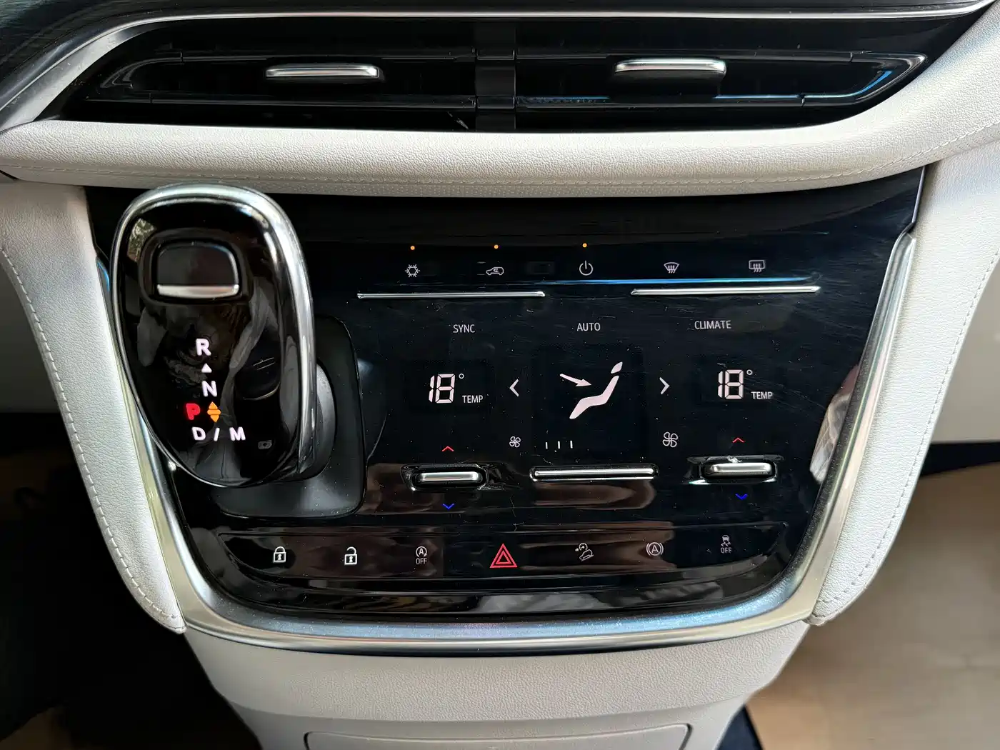 Buick GL8 2022 Avenir 4-Seater Prestige Edition фото 19