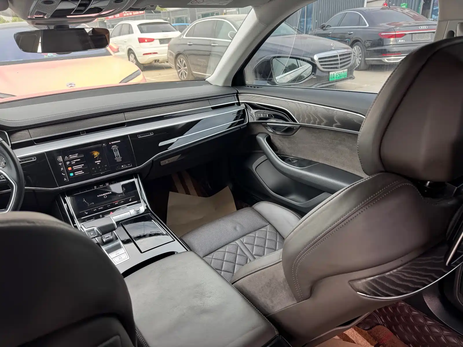Photo 17 - Audi A8