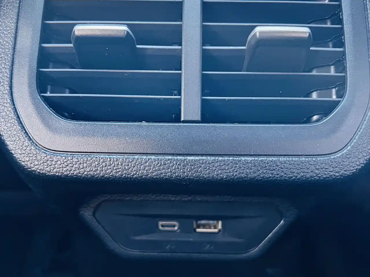 Volkswagen Lavida 2023 1.5L Auto Five Million Edition фото 15