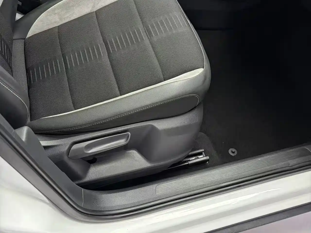 Volkswagen T-ROC 2022 280TSI DSG 2WD Elite PLUS фото 14
