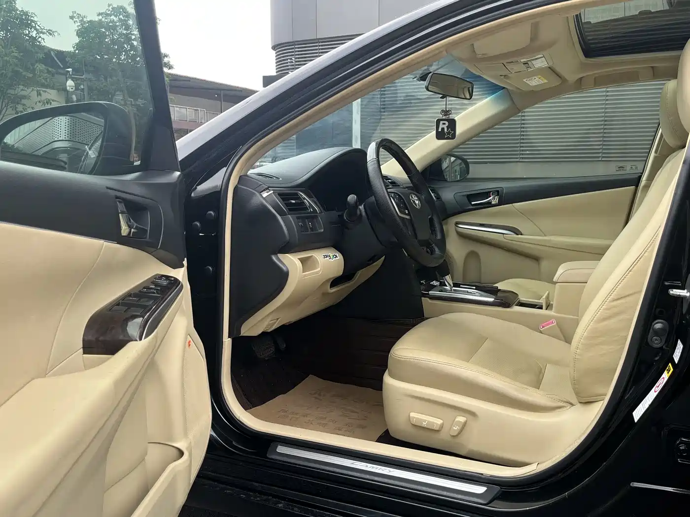 Toyota Camry 2015 2.0G Leading Edition фото 15