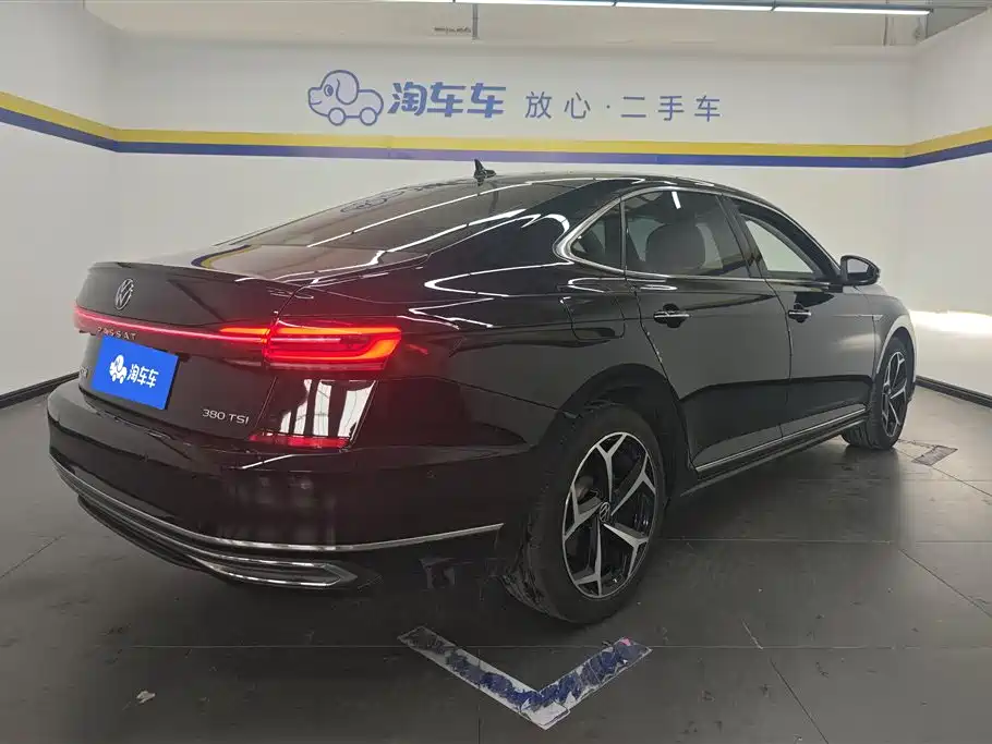 Volkswagen Passat 2024 380TSI Starlight Luxury Edition фото 3