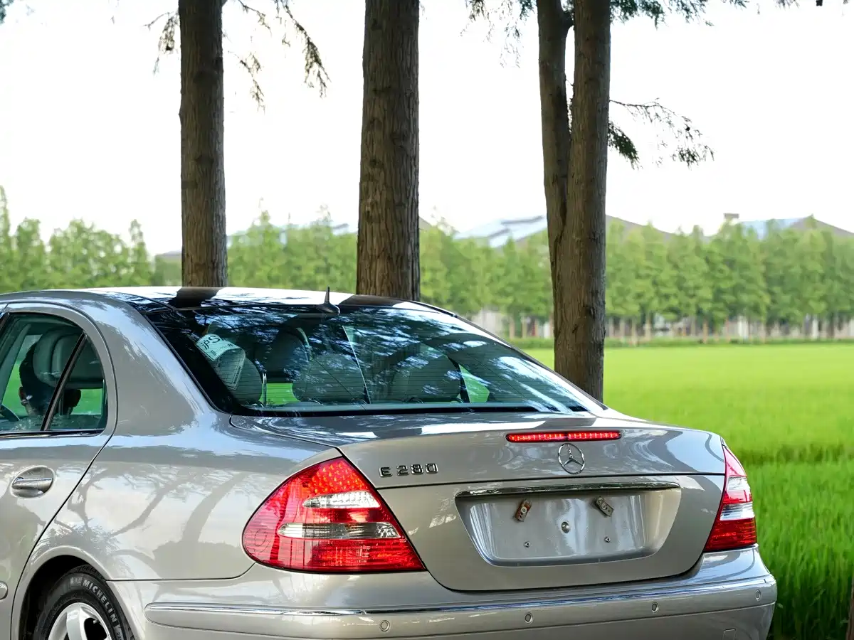 Photo 8 - Mercedes-Benz E-Class