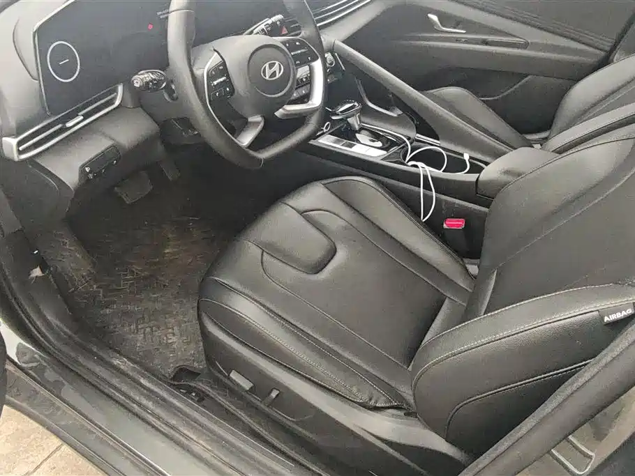 Hyundai Elantra 2023 Model 1.5L CVT LUX Premium Edition фото 9