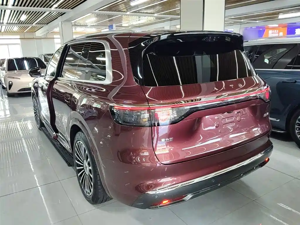 AITO Wenjie AITO M8 2025 Model Extended Range Ultra Edition 53.4kWh 5-Seater фото 23