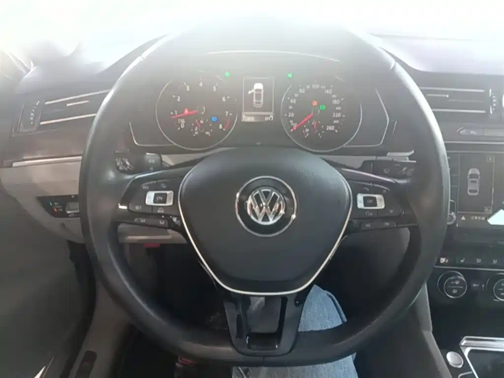 Volkswagen Magotan 2017 330TSI DSG Luxury фото 11