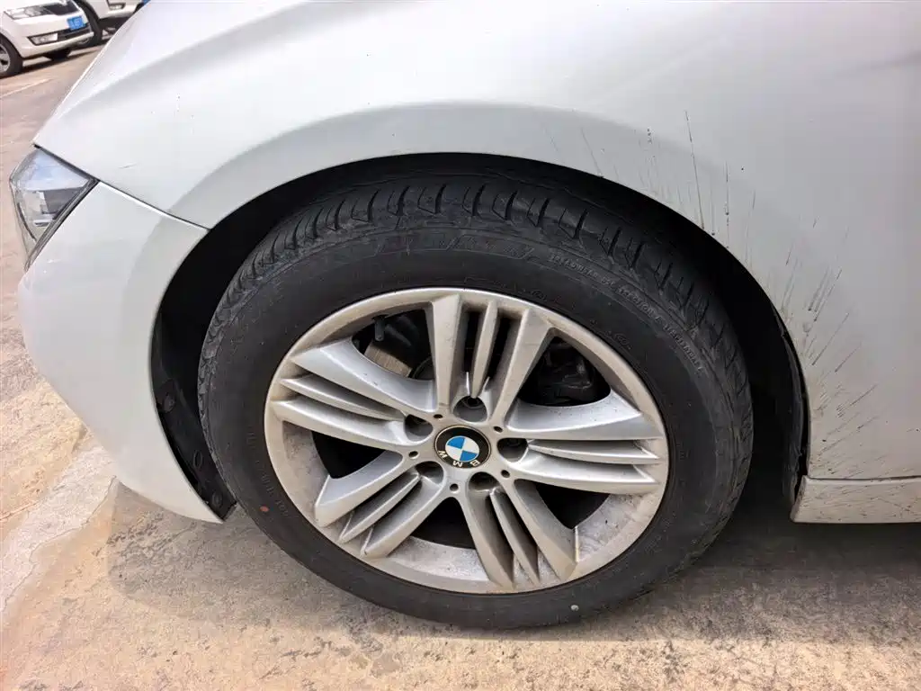 BMW 3 Series 2017 318i Fashion фото 7