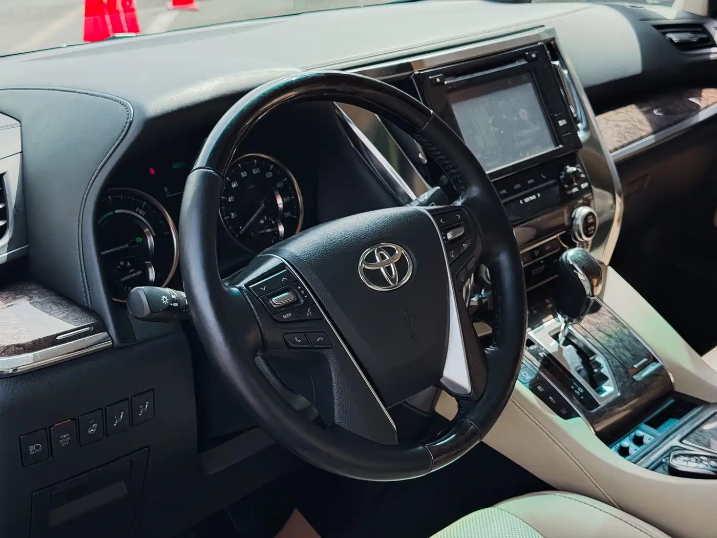 Toyota Alphard 2019 Hybrid 2.5L Premium Edition фото 8
