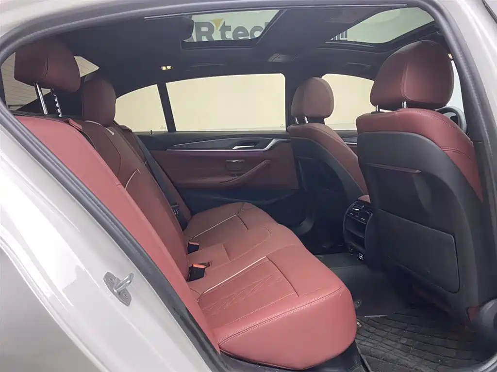 BMW 5 Series 2023 530Li Leading M Sport Package фото 24