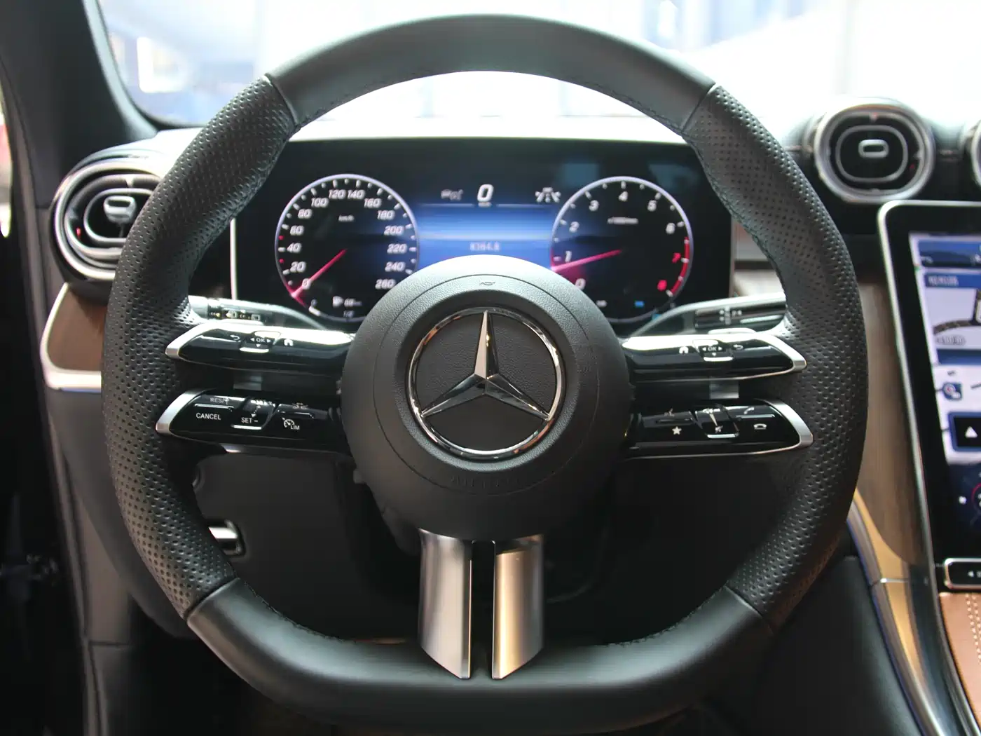 Mercedes-Benz GLC 2024 Facelift GLC 300 L 4MATIC Sport 5-seater фото 18