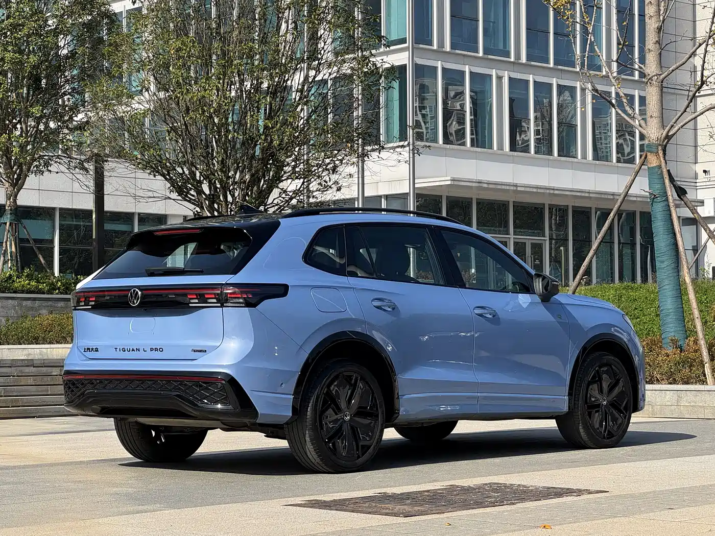 Volkswagen Tiguan L 2024 PRO 380TSI 4WD R-Line Premium Edition фото 4