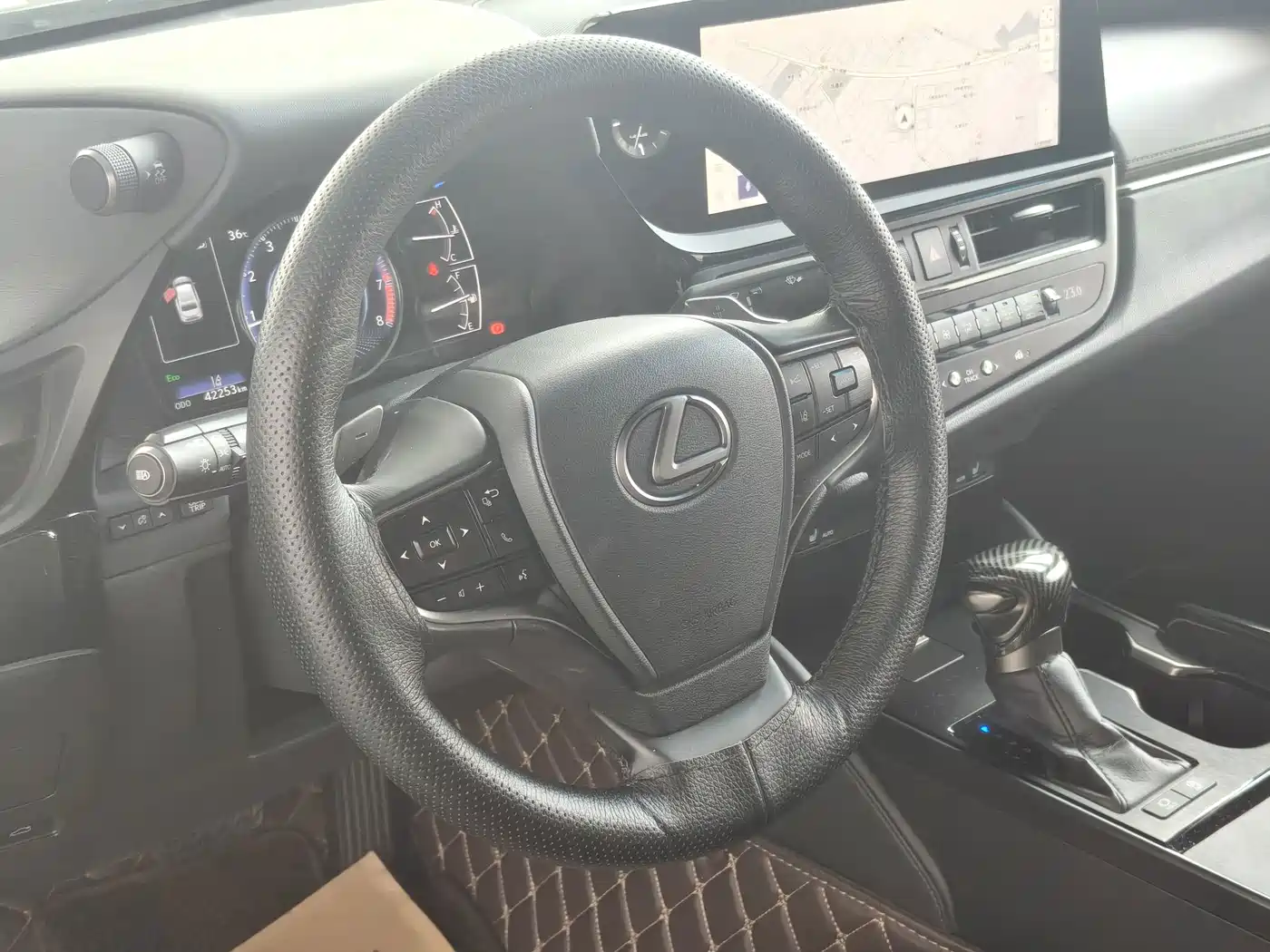 Photo 8 - Lexus ES