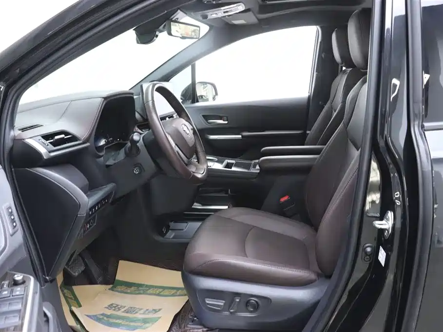 Toyota Sienna 2021 2.5L Hybrid Platinum Edition фото 14