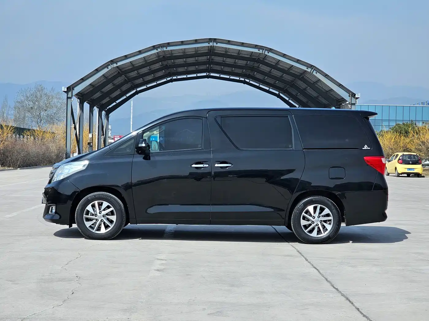 Toyota Alphard 2012 3.5L Luxury Edition фото 2