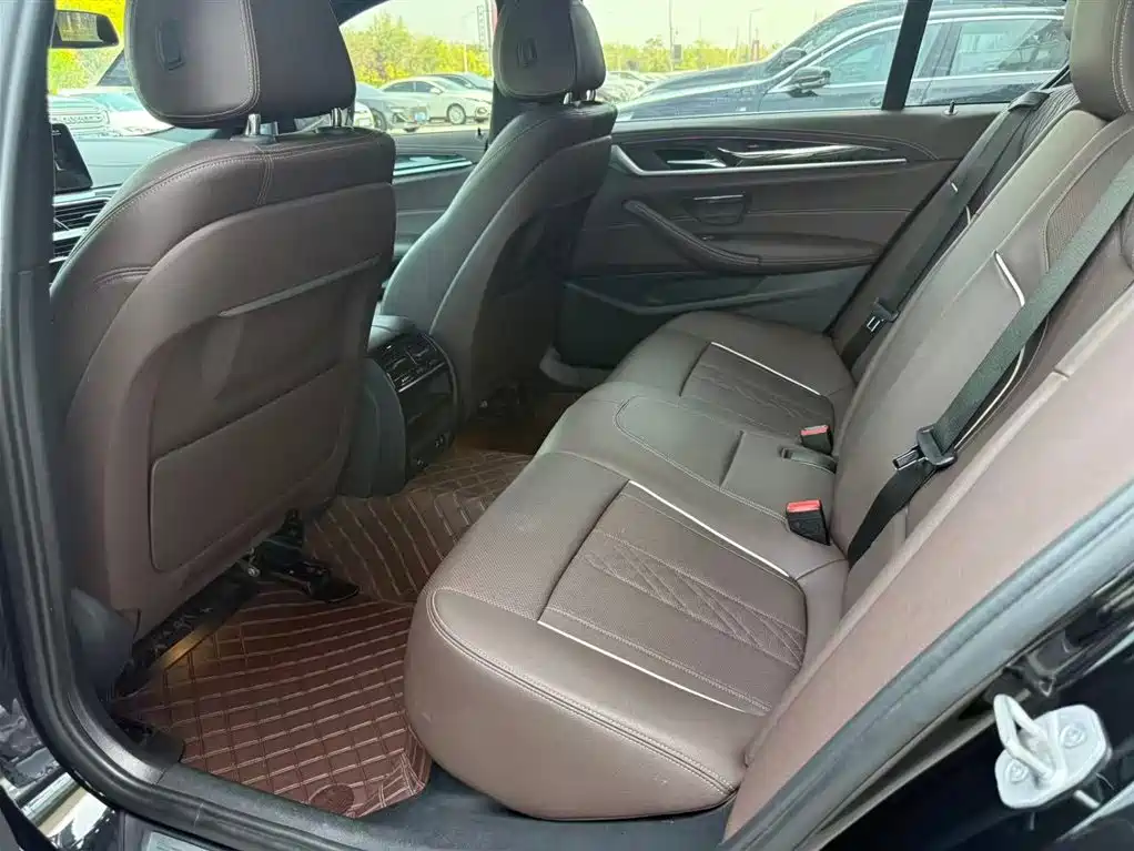 BMW 5 Series 2022 525Li M Sport Package фото 12
