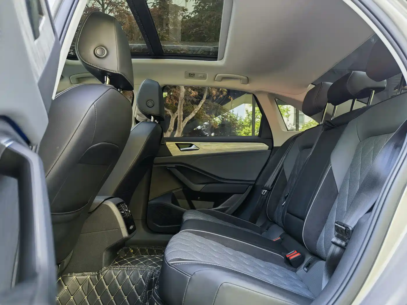 Volkswagen Sagitar 2023 300TSI DSG Excellence Edition фото 14
