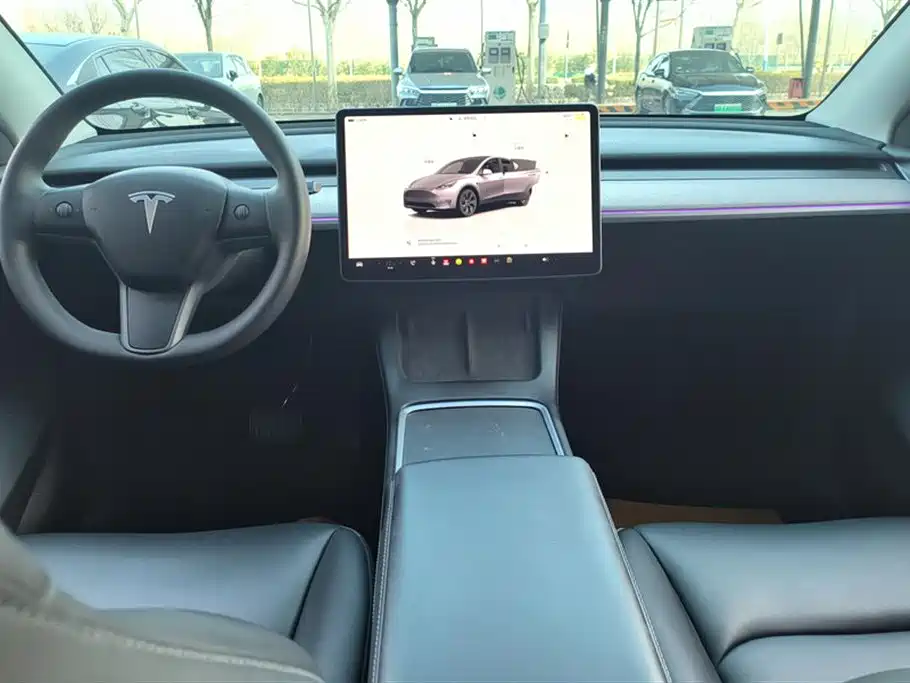 TESLA MODEL Y