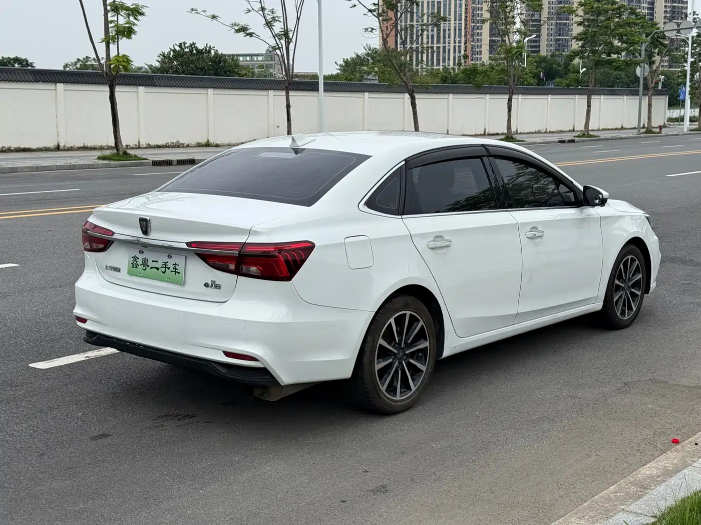 Roewe i6 New Energy 2017 2017 45T Hybrid Connected Smart Premium Edition