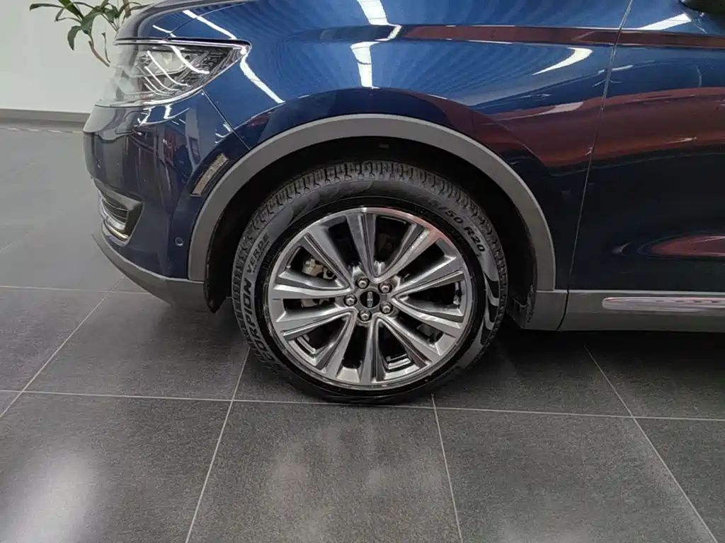 Photo 23 - Lincoln MKX