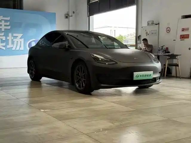 Фото 3 - Tesla Model 3