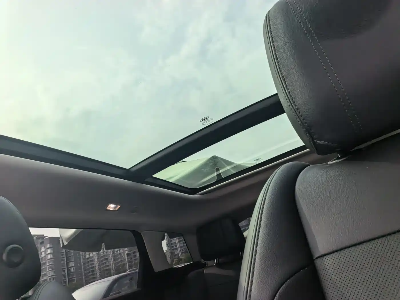 Land Rover Range Rover Evoque 2021 Range Rover Evoque L 249PS R-Dynamic HSE Luxury Edition фото 11