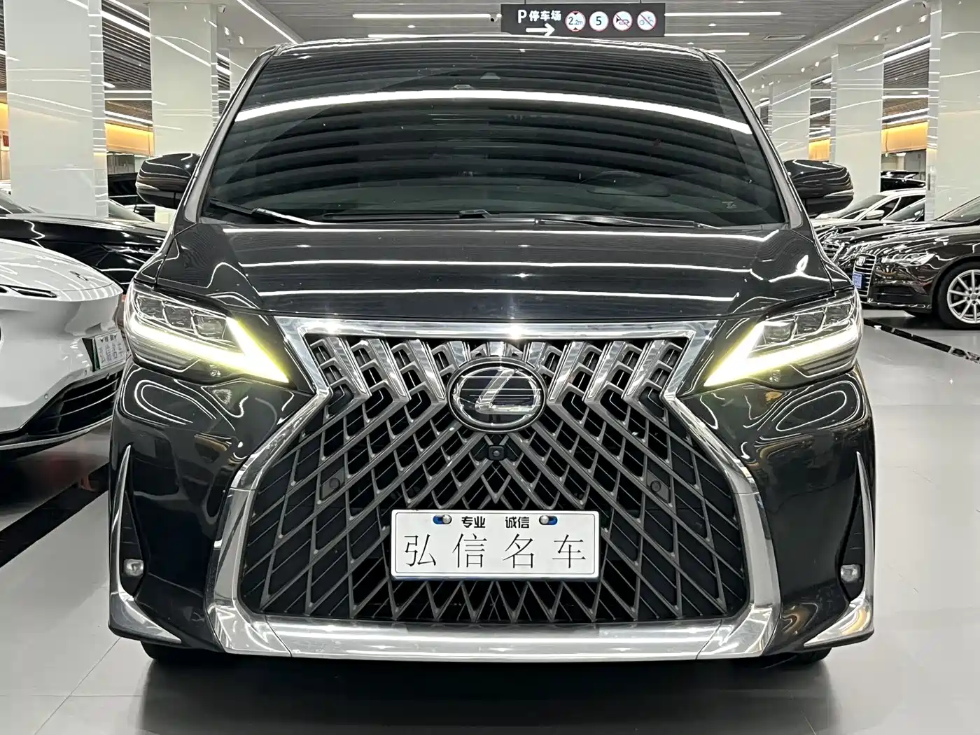 Lexus LM 2021 2020 300h Seven-Seater Elegance Edition