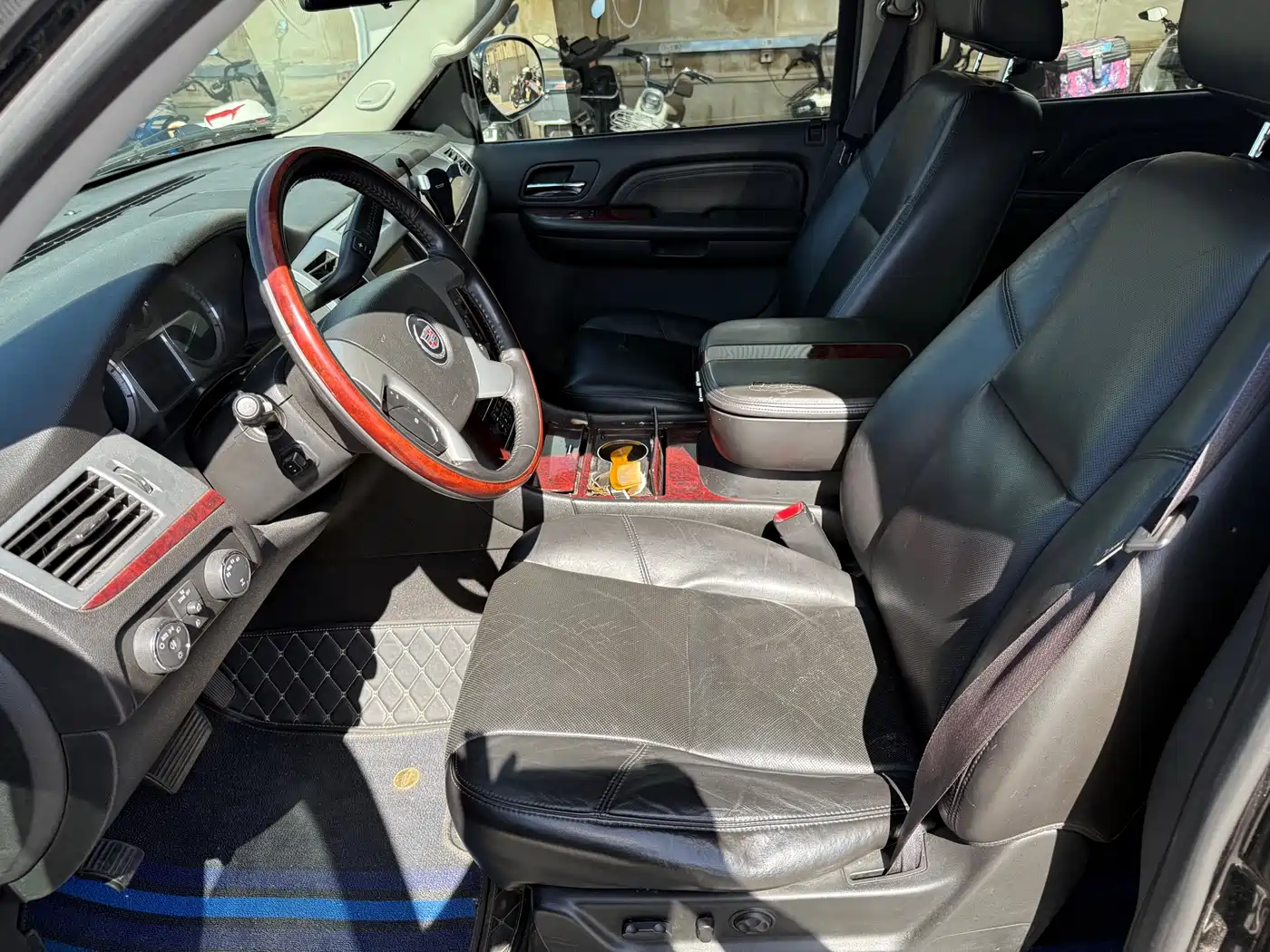 Cadillac Escalade 2010 6.0 Hybrid фото 10