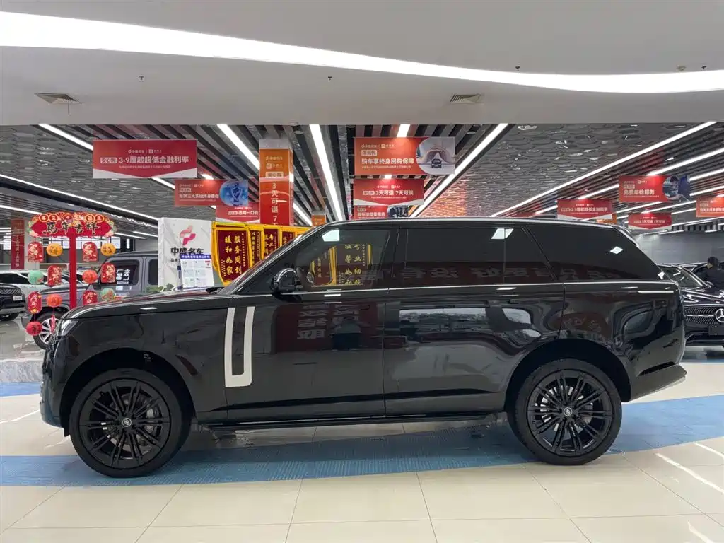 Land Rover Range Rover 2024 3.0 L6 400PS Genesis Extended фото 4