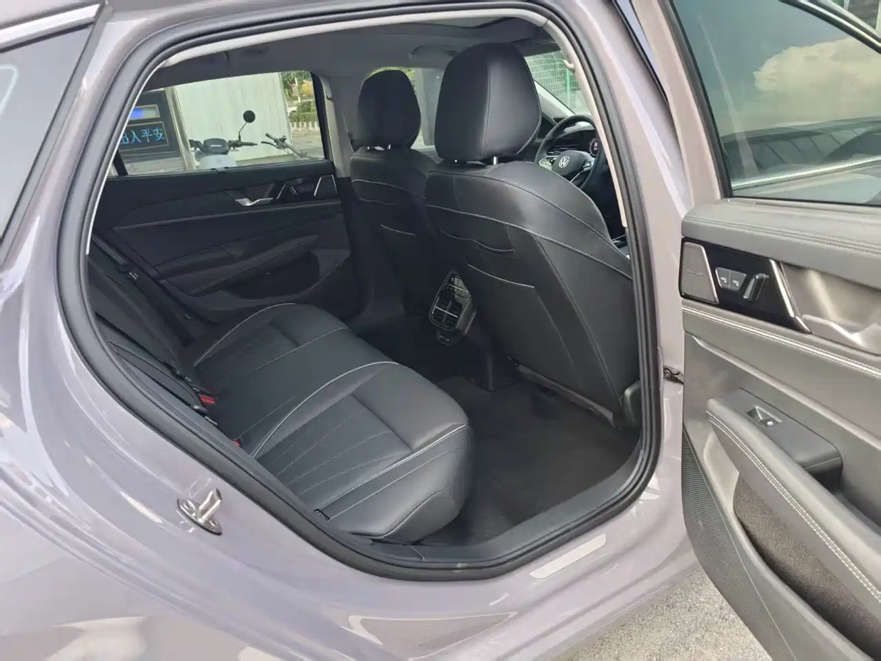 Volkswagen Passat 2025 Model Pro 380TSI Starlight Dragon Premium Edition фото 4