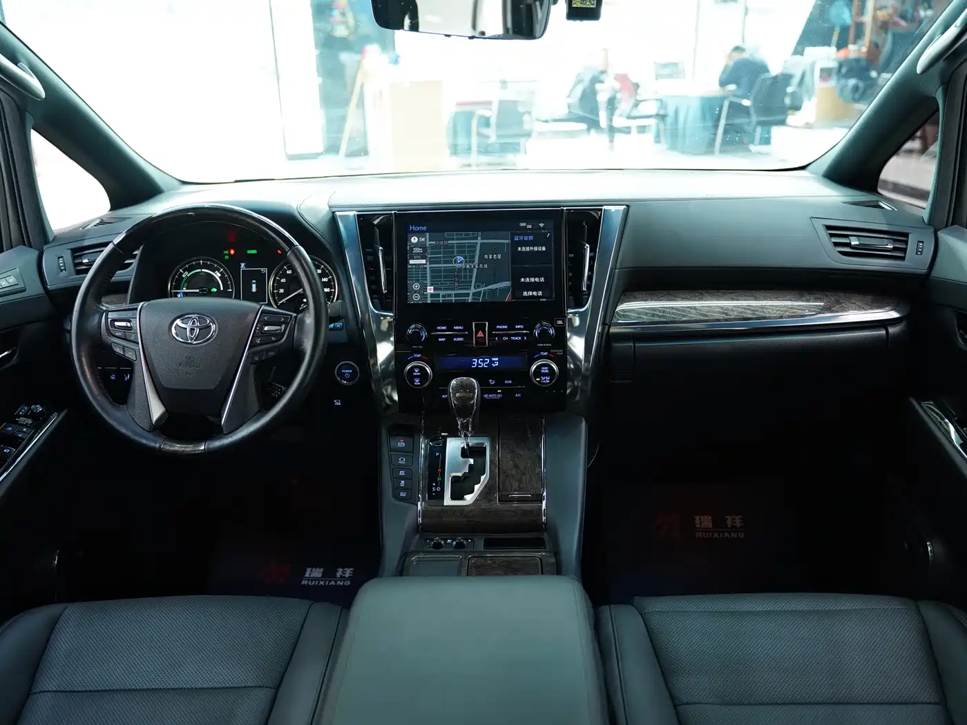 Toyota Vellfire 2020 Twin Engine 2.5L HV Premium Edition фото 6