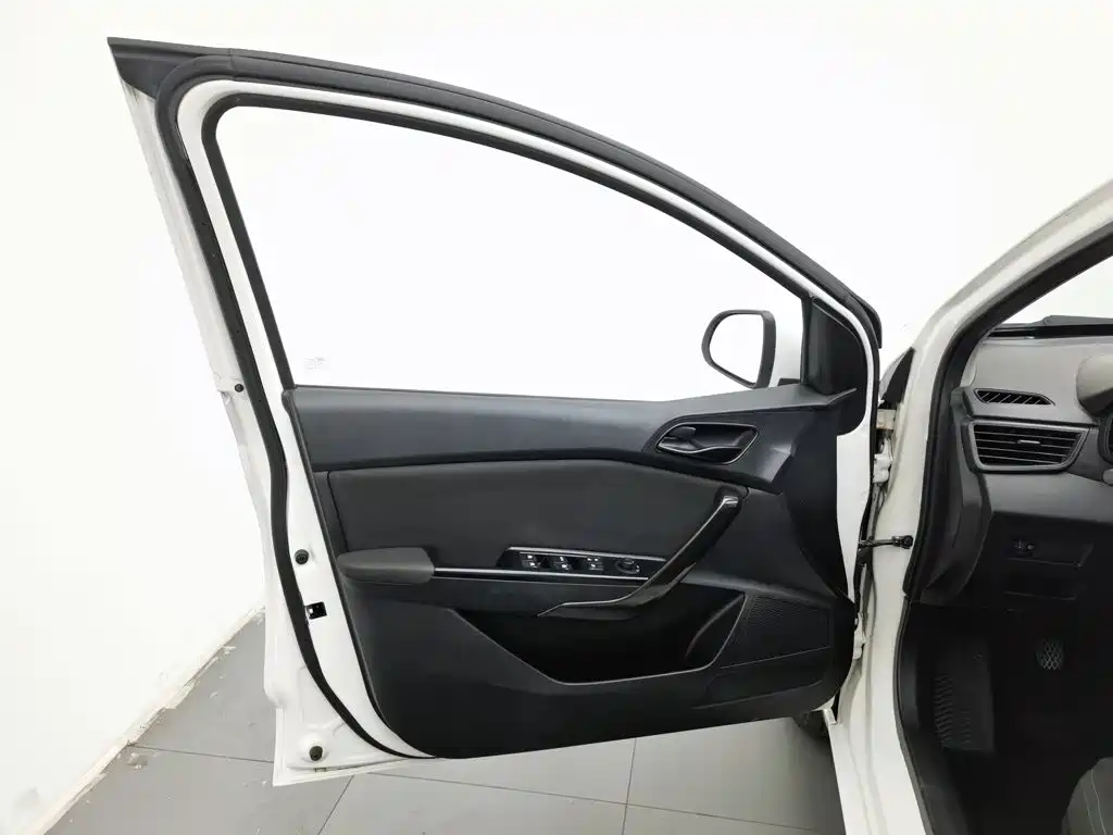 Фото 8 - Baojun 310