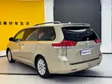 Фото 23 - Toyota Sienna