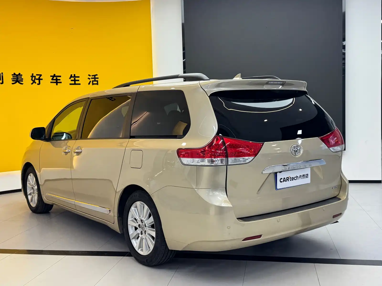 Фото 23 - Toyota Sienna