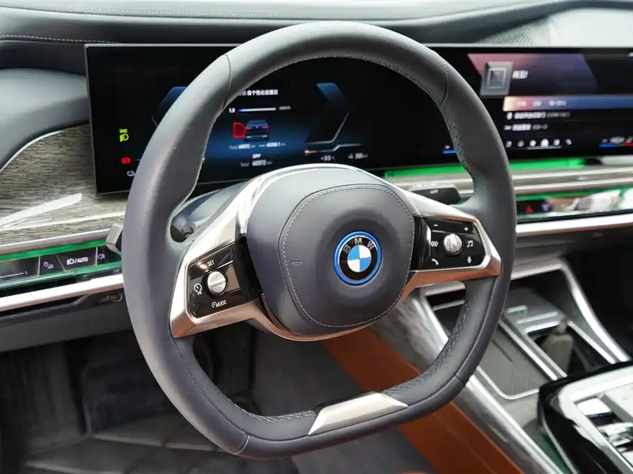 BMW I7