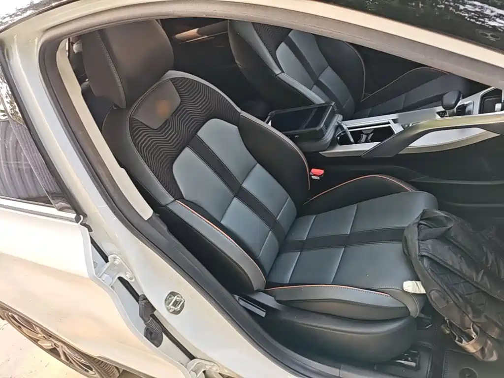 Фото 25 - Geely Binyue